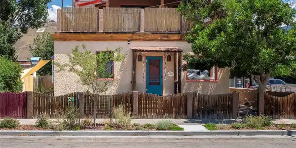 218 E Third St
