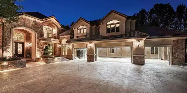 Image 3: The outdoor lighting around the perimeter of the home and pool area is magnifcent. Image 3: The outdoor lighting around the perimeter of the home and pool area is magnifcent.