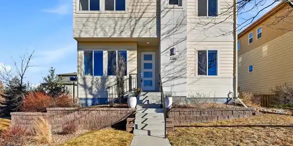 3381 Cranston Cir