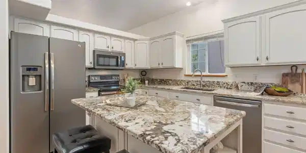 Image 3: All appliances included