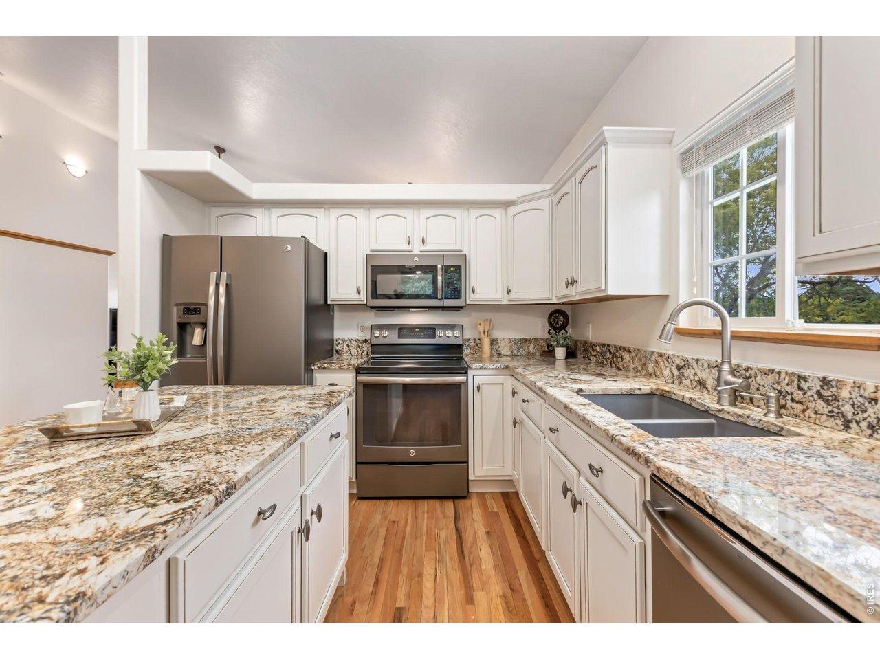 Image 4: Gorgeous granite Image 4: Gorgeous granite