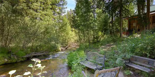 115 Lions Gate Dr