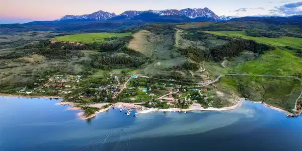 Image 2: Aerial of Green Mountain Res and shoreline. Photos were taken in June 2024 and are representative of seasonal conditions. Image 2: Aerial of Green Mountain Res and shoreline. Photos were taken in June 2024 and are representative of seasonal conditions.