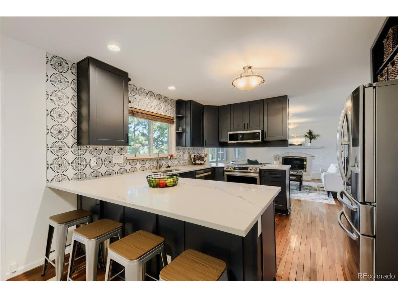 Image 4: Kitchen Island Image 4: Kitchen Island