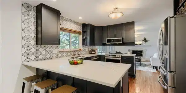 Image 4: Kitchen Island