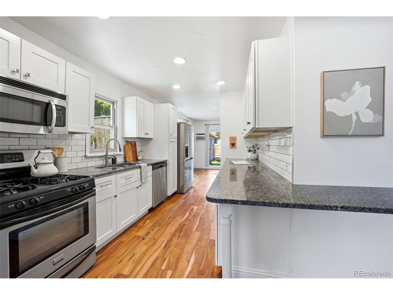 Image 3: Kitchen + Kitchen Island Image 3: Kitchen + Kitchen Island