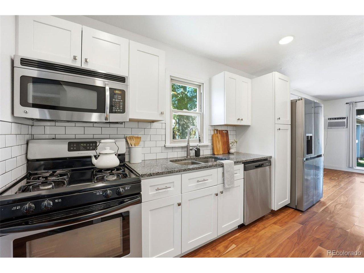 Image 4: Gas Stove + New Appliances Image 4: Gas Stove + New Appliances