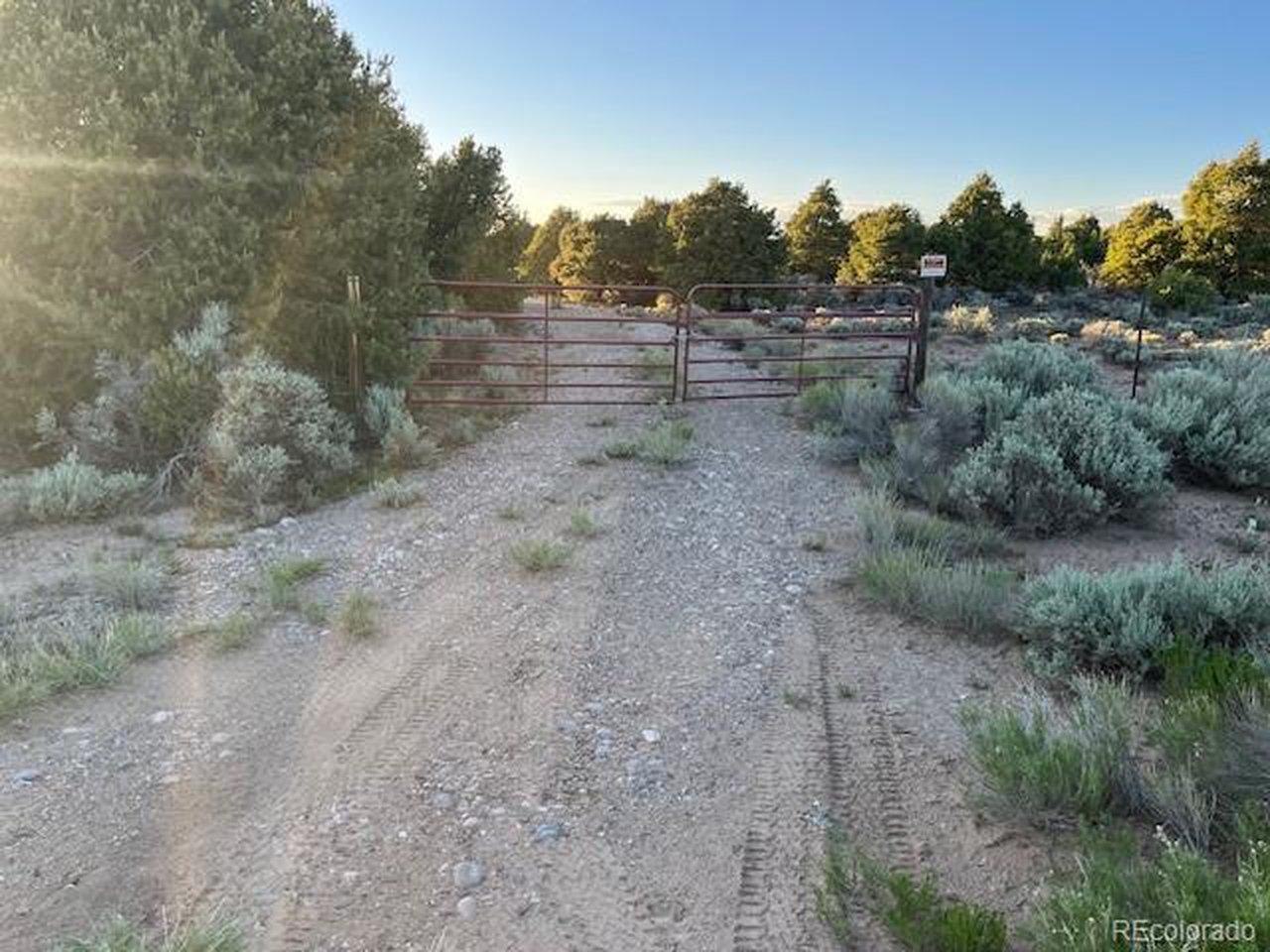 Image 2: Front gate. Image 2: Front gate.