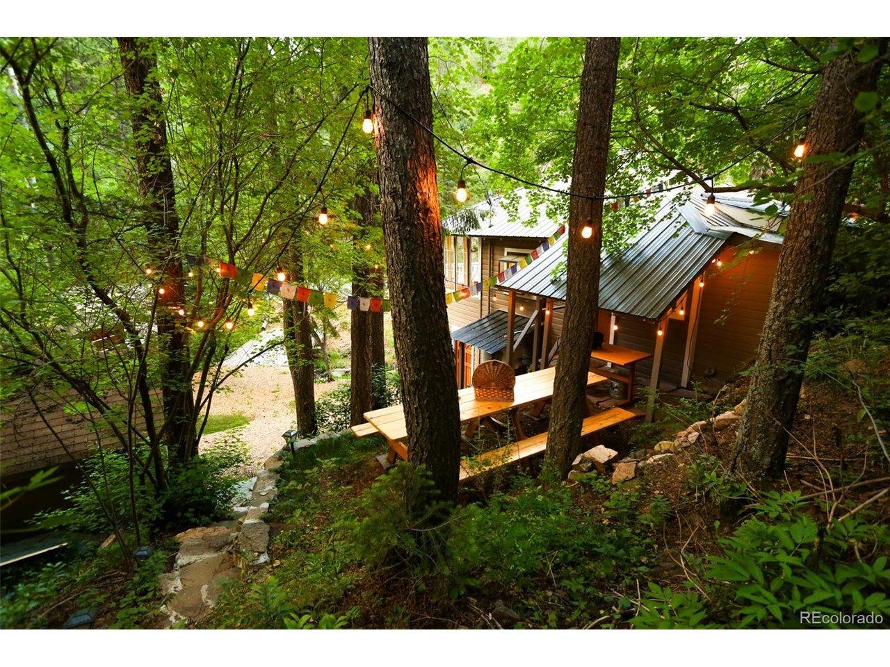 Image 2: Secluded back deck Image 2: Secluded back deck