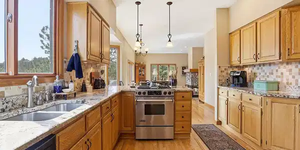Image 3: Kitchen with Gas Range Image 3: Kitchen with Gas Range