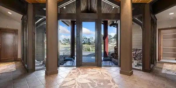 Image 4: Grand Entrance