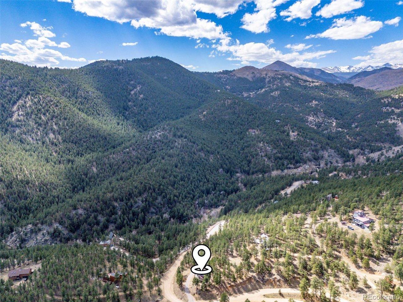 Image 3: Only 6 miles from downtown Boulder up Fourmile Canyon