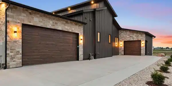 Image 2: 3.5 Car Garages Image 2: 3.5 Car Garages