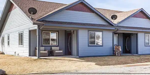 Image 4: Exterior Front Porch Image 4: Exterior Front Porch