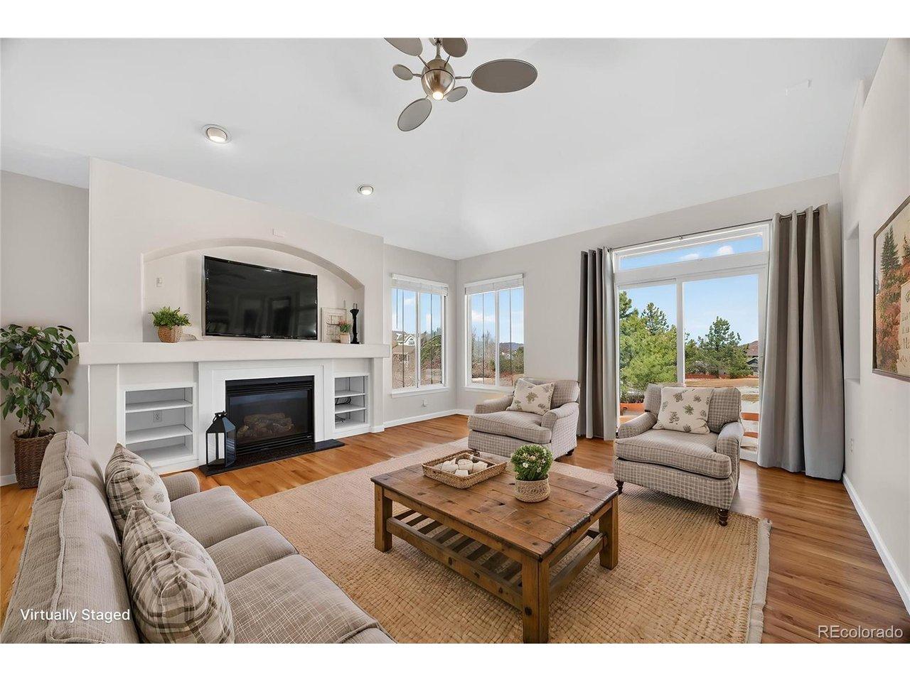 Image 4: Living Room