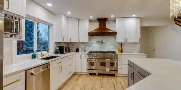 Image 2: Luxurious kitchen with 48 inch gas range Image 2: Luxurious kitchen with 48 inch gas range