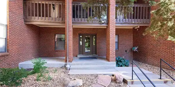 Image 3: Secure Entrance Image 3: Secure Entrance
