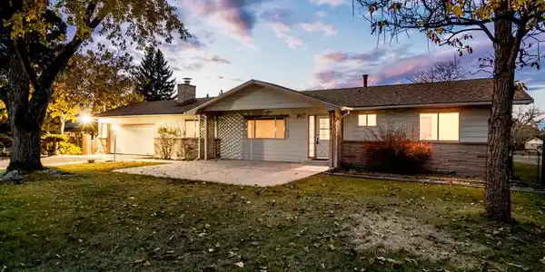 8895 Morton