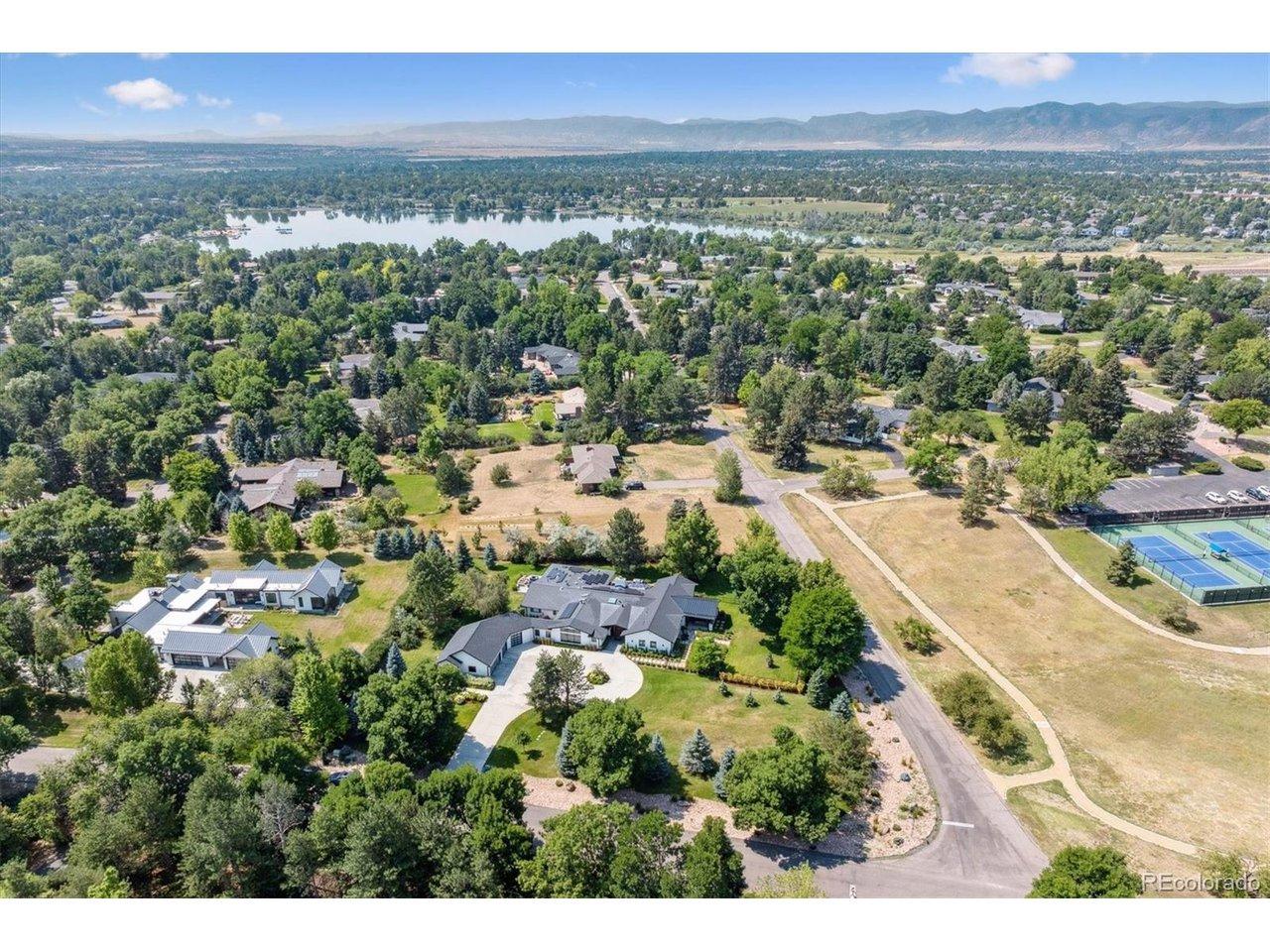 Image 3: Incredible lot location