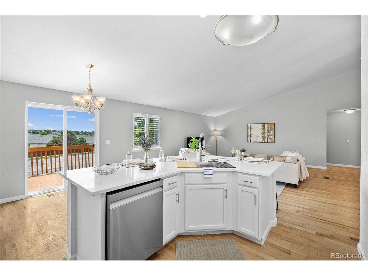 Image 4: Dine in island Image 4: Dine in island