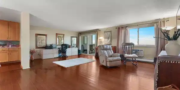 Image 3: The bright, spacious open floorplan is delightful Image 3: The bright, spacious open floorplan is delightful
