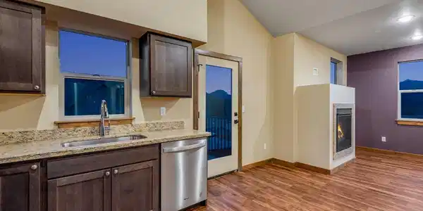 Image 4: Porch access from kitchen/livng area. Image 4: Porch access from kitchen/livng area.