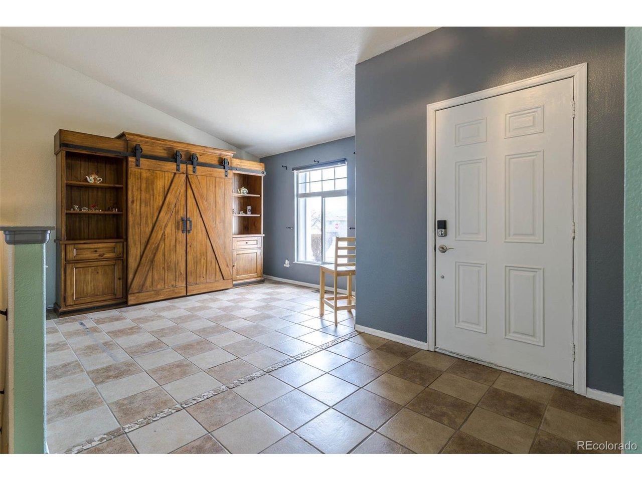 Image 4: Living room