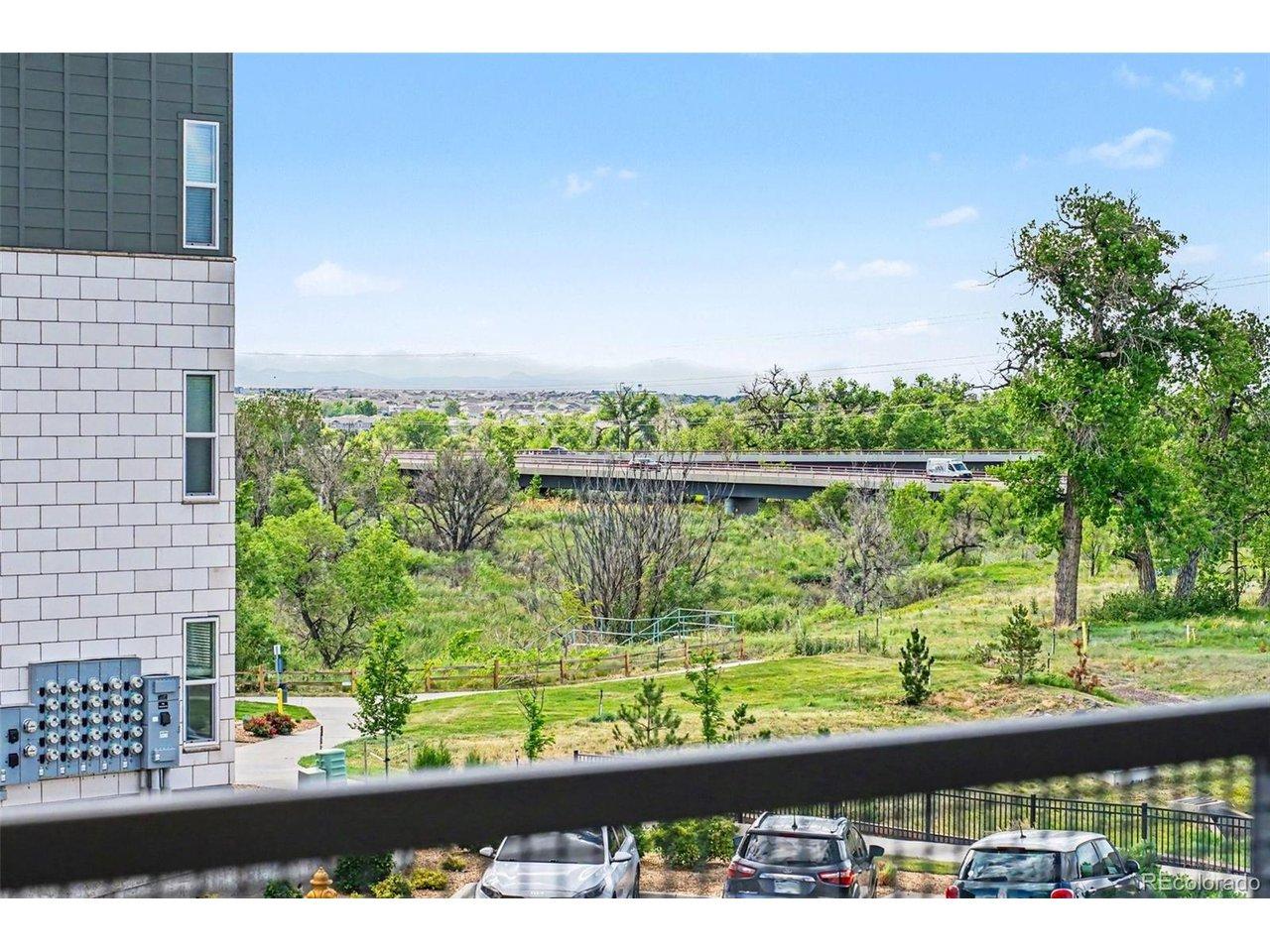 Image 4: Balcony Mountain Views