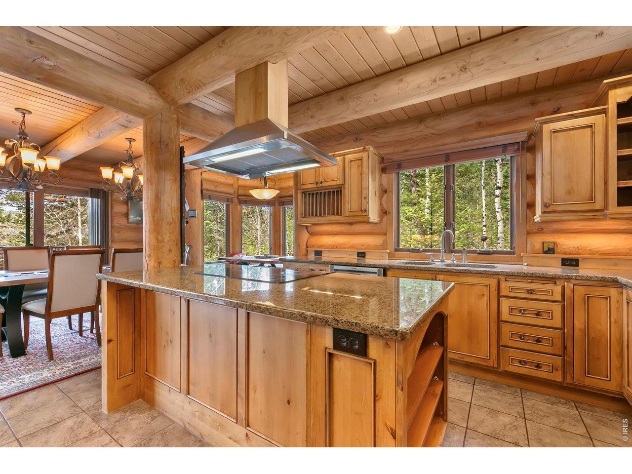 Image 4: Very Large Kitchen Island! Image 4: Very Large Kitchen Island!