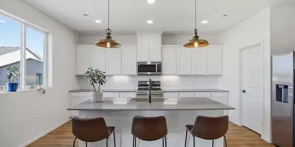 Image 2: Light & Bright - Open Floorplan! Image 2: Light & Bright - Open Floorplan!