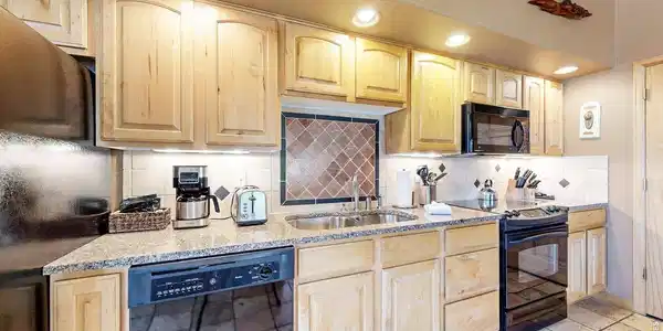 Image 3: Full Kitchen Image 3: Full Kitchen