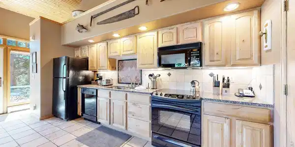 Image 4: Full Kitchen Image 4: Full Kitchen