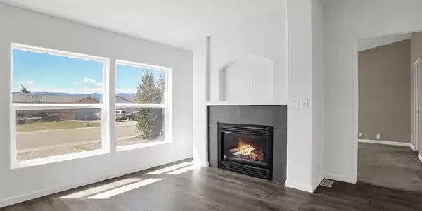 Image 4: Living Room Image 4: Living Room