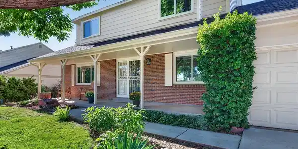 Image 3: Welcoming Front Porch Image 3: Welcoming Front Porch
