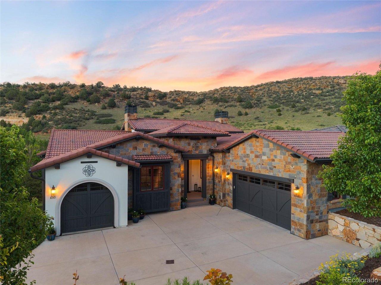 Image 3: 3 Car Garage + Golf Cart fits in Garages Image 3: 3 Car Garage + Golf Cart fits in Garages