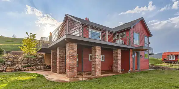 8241 N Foothills Hwy