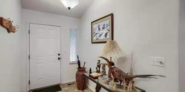 Image 4: FRONT ENTRY FOYER Image 4: FRONT ENTRY FOYER