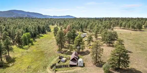 Image 2: A homestead established in 1895 Image 2: A homestead established in 1895