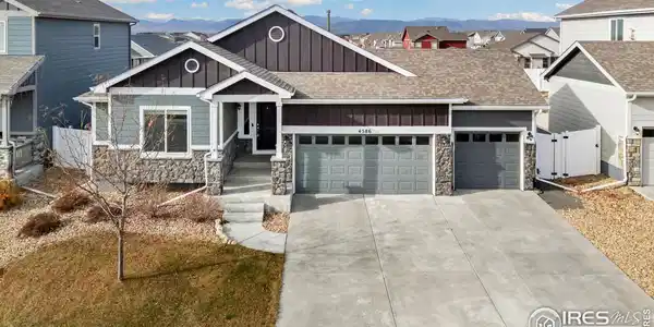 4586 Binfield Dr