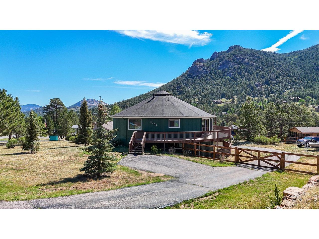 Image 1: Welcome to 2408 Longview Drive. Complete with fenced yard, over-sized garage and views Image 1: Welcome to 2408 Longview Drive. Complete with fenced yard, over-sized garage and views