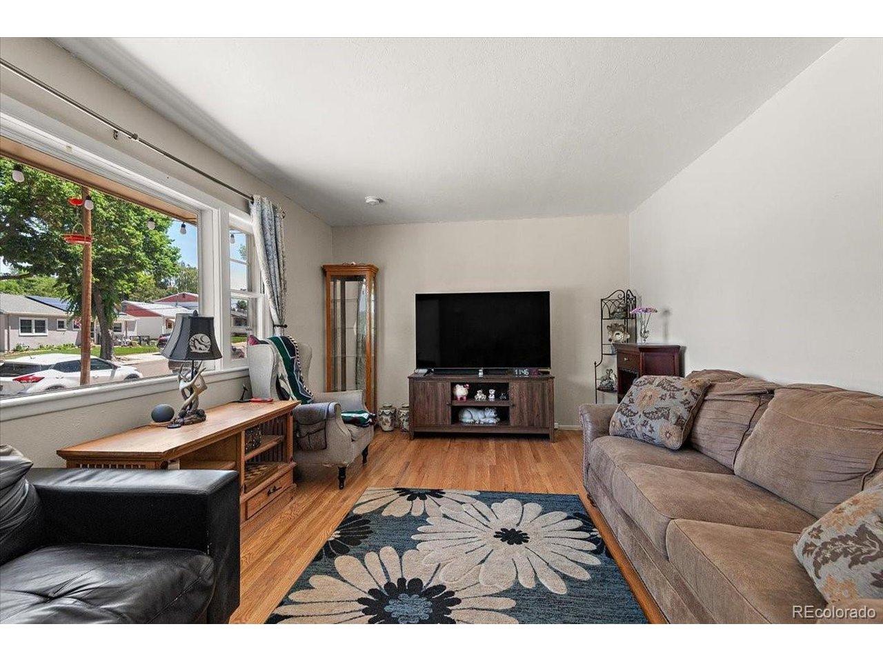 Image 2: Solid Wood Floors with Picture Window Image 2: Solid Wood Floors with Picture Window