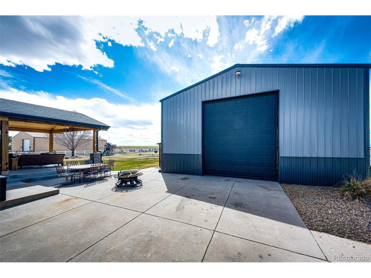 Image 4: large outbuilding/shop with concrete and power Image 4: large outbuilding/shop with concrete and power