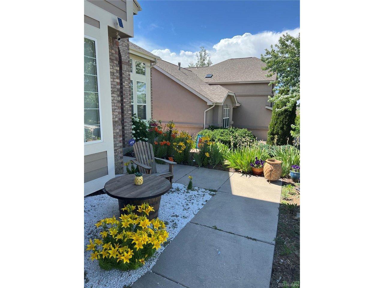 Image 4: Beautiful gardens from spring through fall! Image 4: Beautiful gardens from spring through fall!