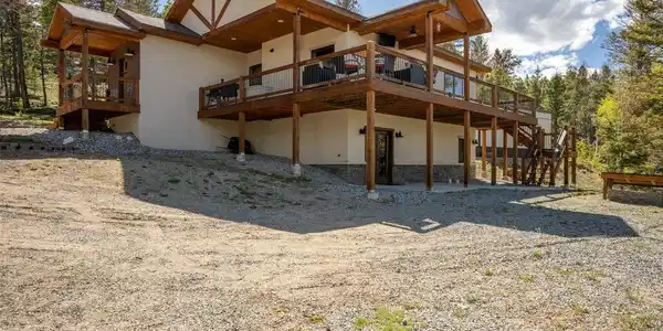 Image 2: Beautiful Custom Home Image 2: Beautiful Custom Home
