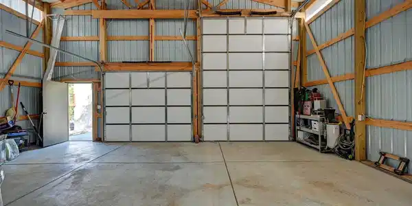Image 4: Interior of Workshop Image 4: Interior of Workshop
