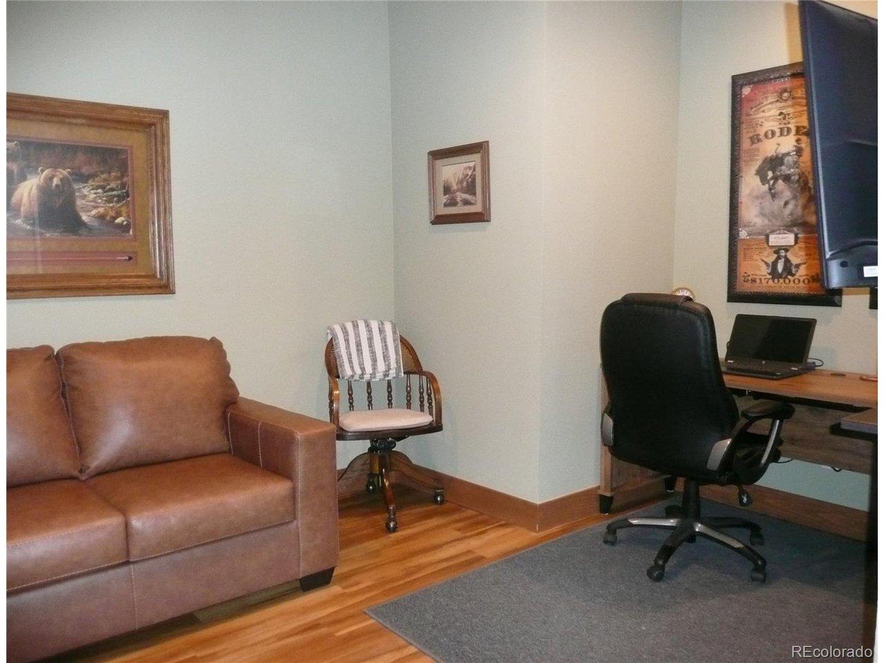 Image 4: Office Image 4: Office