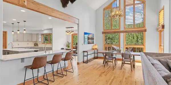 Image 4: Open concept living.