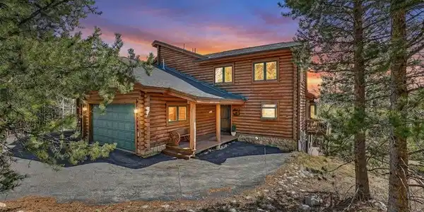 324 Black Hawk Cir