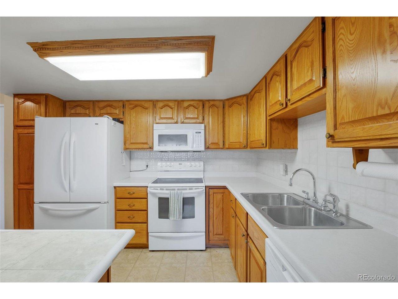 Image 2: Fully equip kitchen