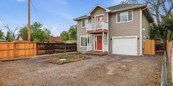 Image 3: Plenty of parking space with a fully fenced in yard. Image 3: Plenty of parking space with a fully fenced in yard.
